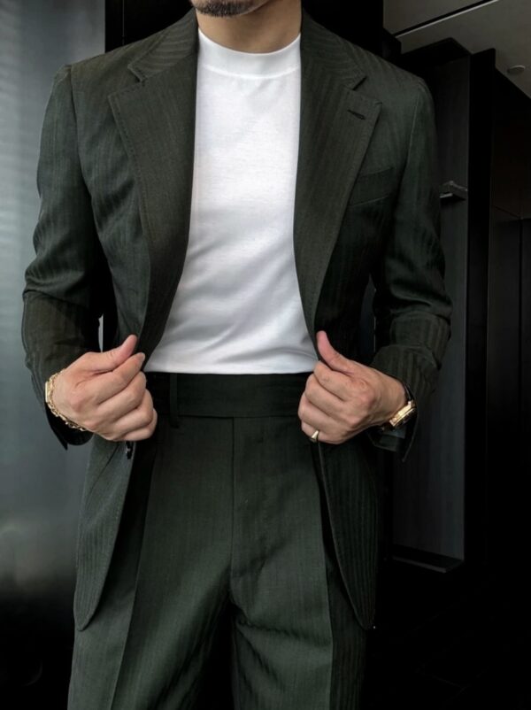 Single-row two-button dark striped suit - Image 4